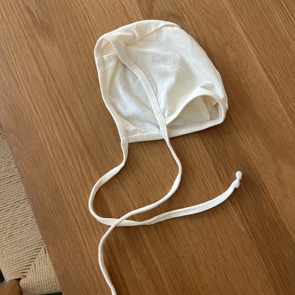 Briar baby petit Bebe bonnet